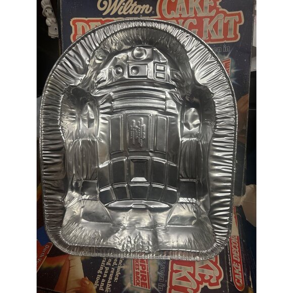 Wilton 1980 Star Wars Darth Vader R2-D2 Cake Decorating Kit Cake Pans - Picture 4 of 11